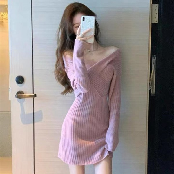 2023 Autumn/Winter Royal Sister Style Temperament Women's Wear Cool Style Wrapped Hip Short Skirt Tight Bottom Knitted V-Neck Dress