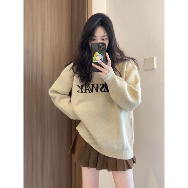 Autumn And Winter New Vintage Fashion Design Sense Sweet Round Neck Embroidered Knitted Sweater Women's Loose Lazy Slim Top